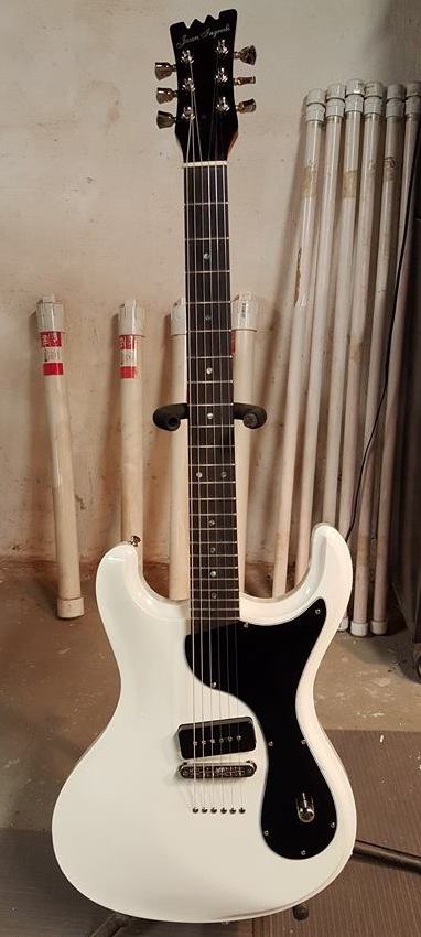 white raygun guitar